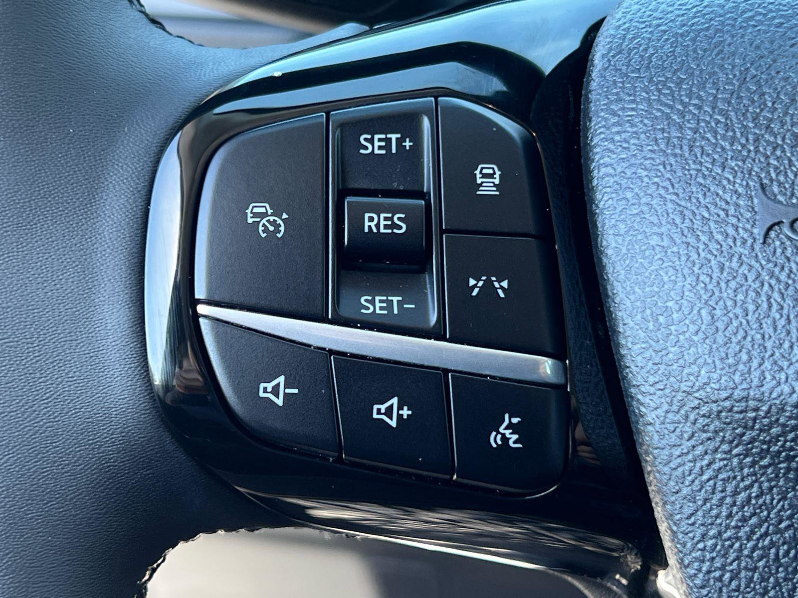 Used 2023 Ford Escape Platinum w/ Premium Technology Package AWD/4WD image 25