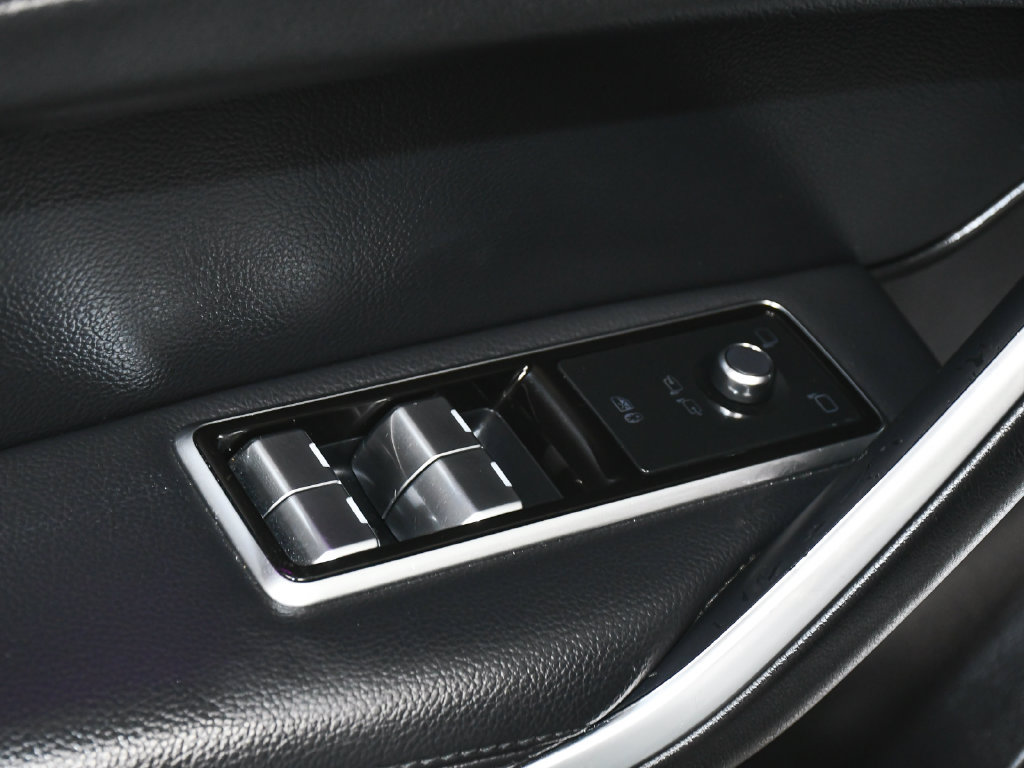 Used 2022 Jaguar F-PACE S AWD/4WD image 10