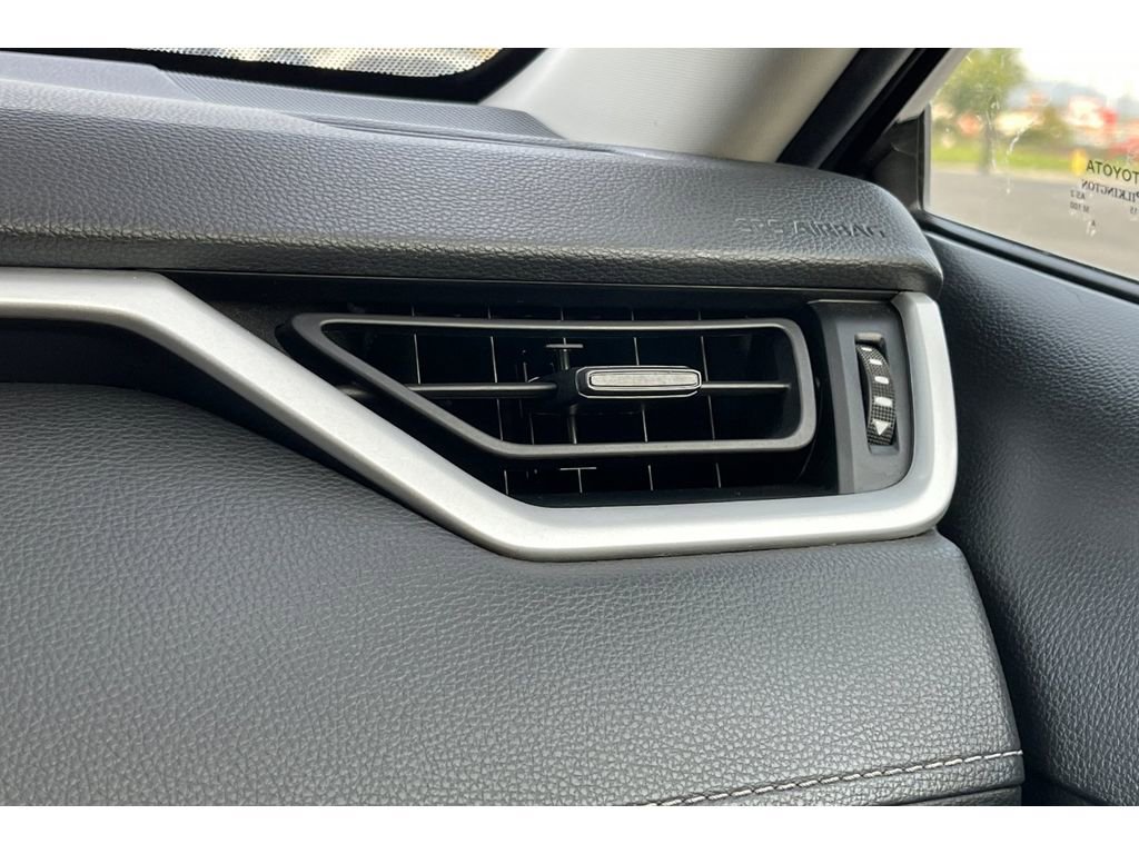 Used 2021 Toyota RAV4 XLE w/ Carpet Mat Package (TMS) image 30