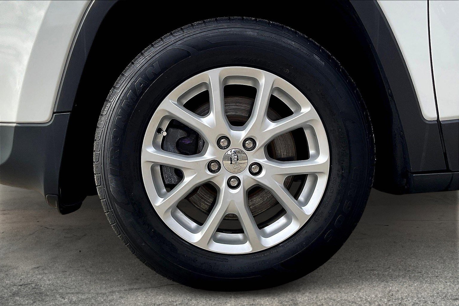 Used 2016 Jeep Cherokee Latitude w/ Cold Weather Group image 8