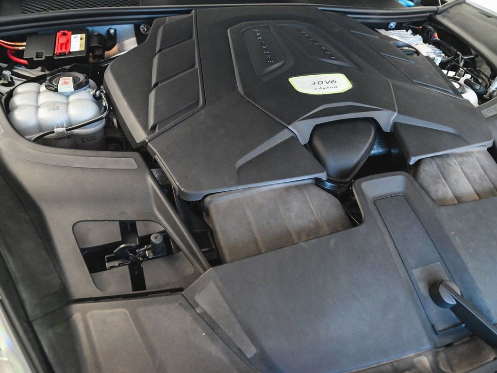 Used 2022 Porsche Cayenne Platinum Edition image 38