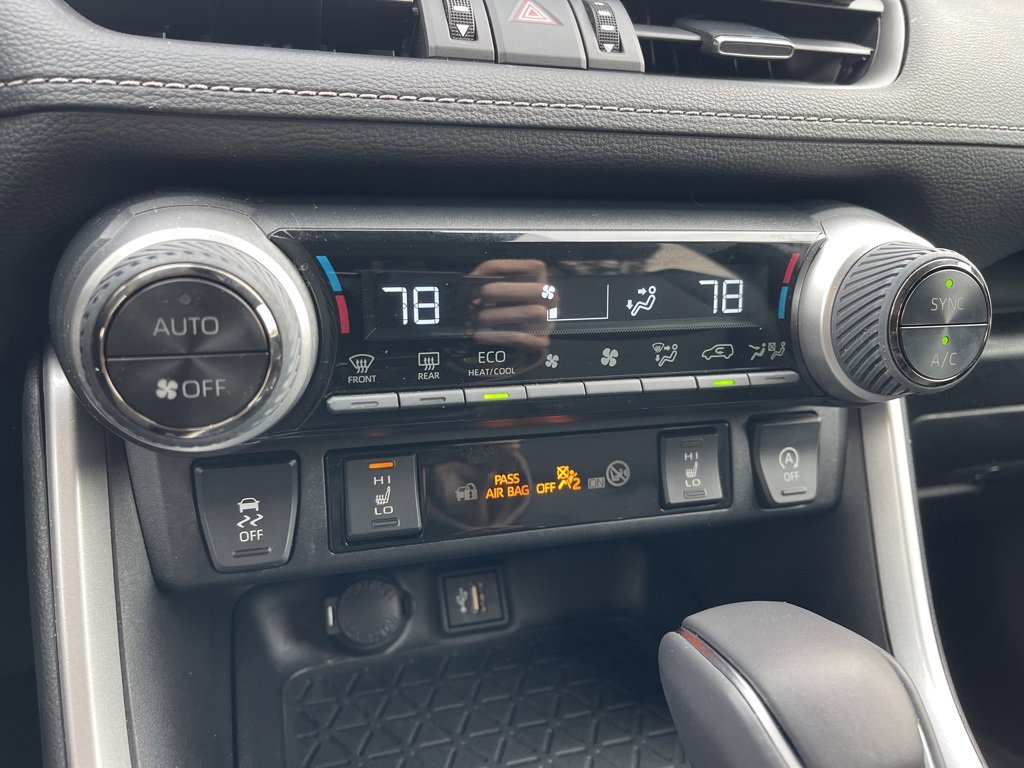 Used 2023 Toyota RAV4 XLE Premium image 17