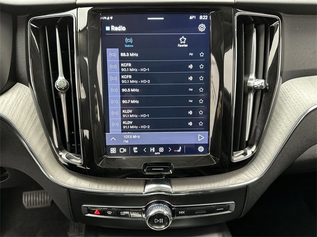Used 2025 Volvo XC60 B5 Plus image 16