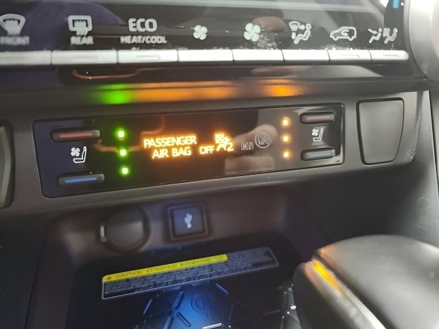 Used 2020 Toyota RAV4 Limited image 8