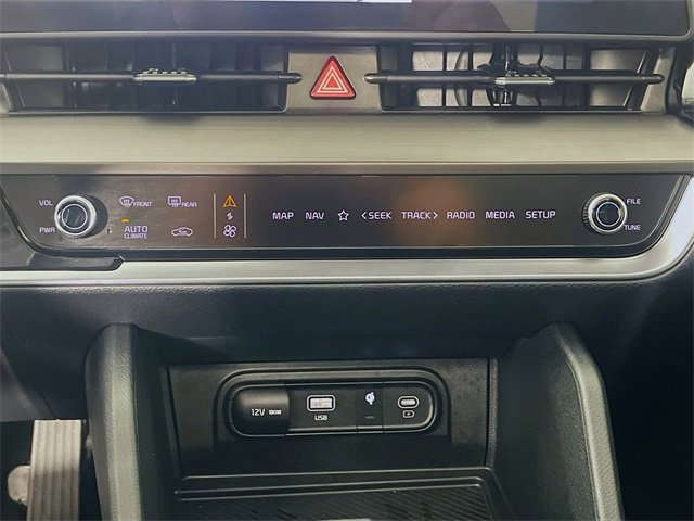 Used 2025 Kia Sportage EX w/ Premium Package image 17