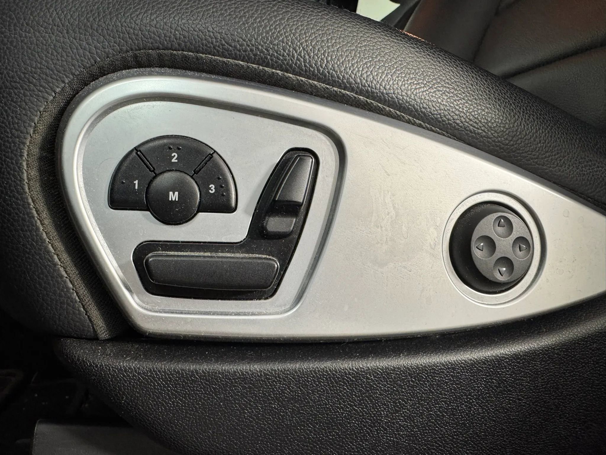Used 2011 Mercedes-Benz ML 350 4MATIC image 32