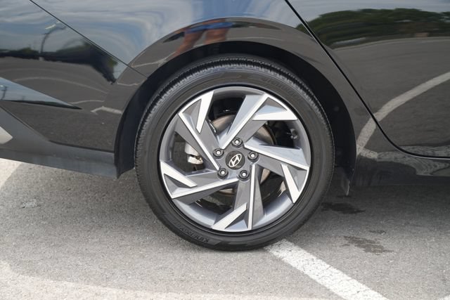 Used 2025 Hyundai Elantra Sport FWD image 44