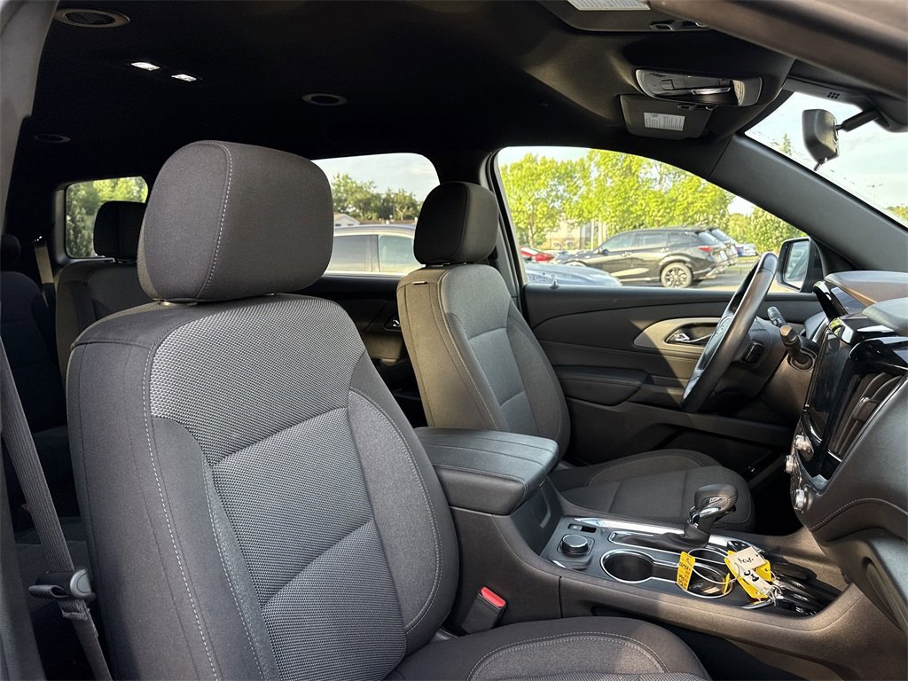 Used 2022 Chevrolet Traverse LT image 21