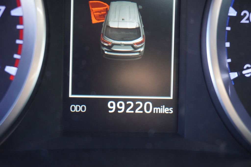 Used 2019 Toyota Highlander LE FWD image 4