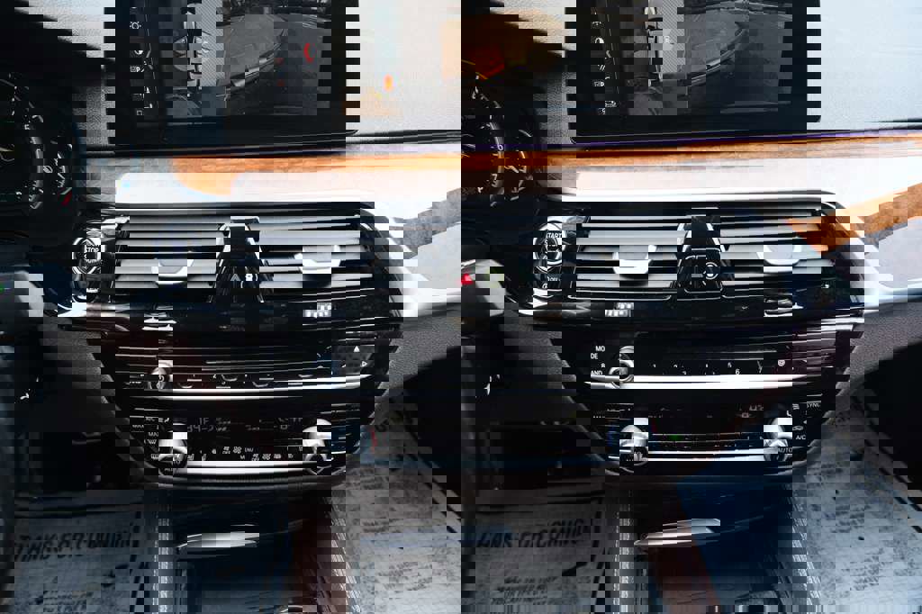 Used 2019 BMW 540i xDrive w/ M Sport Package image 31