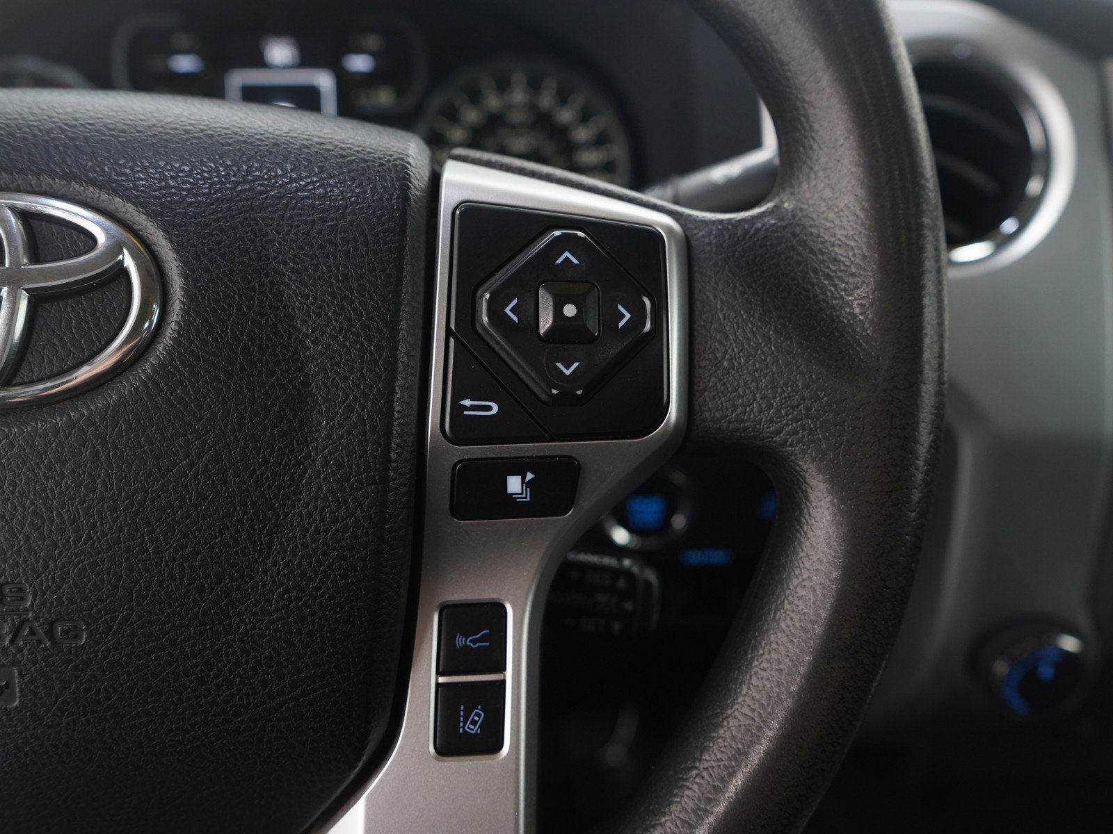 Used 2021 Toyota Tundra SR5 AWD/4WD image 31