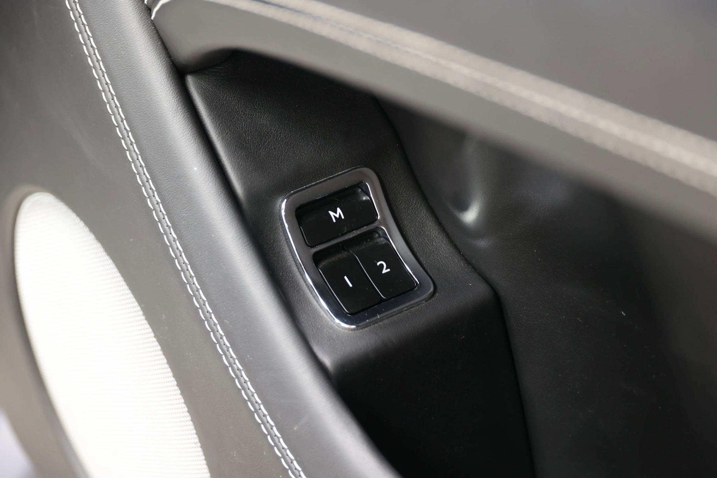 Used 2017 Bentley Bentayga image 94