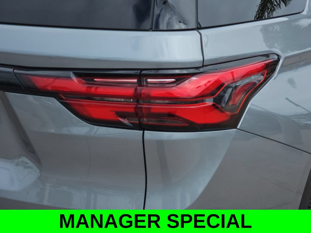 Used 2023 Chevrolet Traverse LT w/ LPO, Cargo Package AWD/4WD image 41