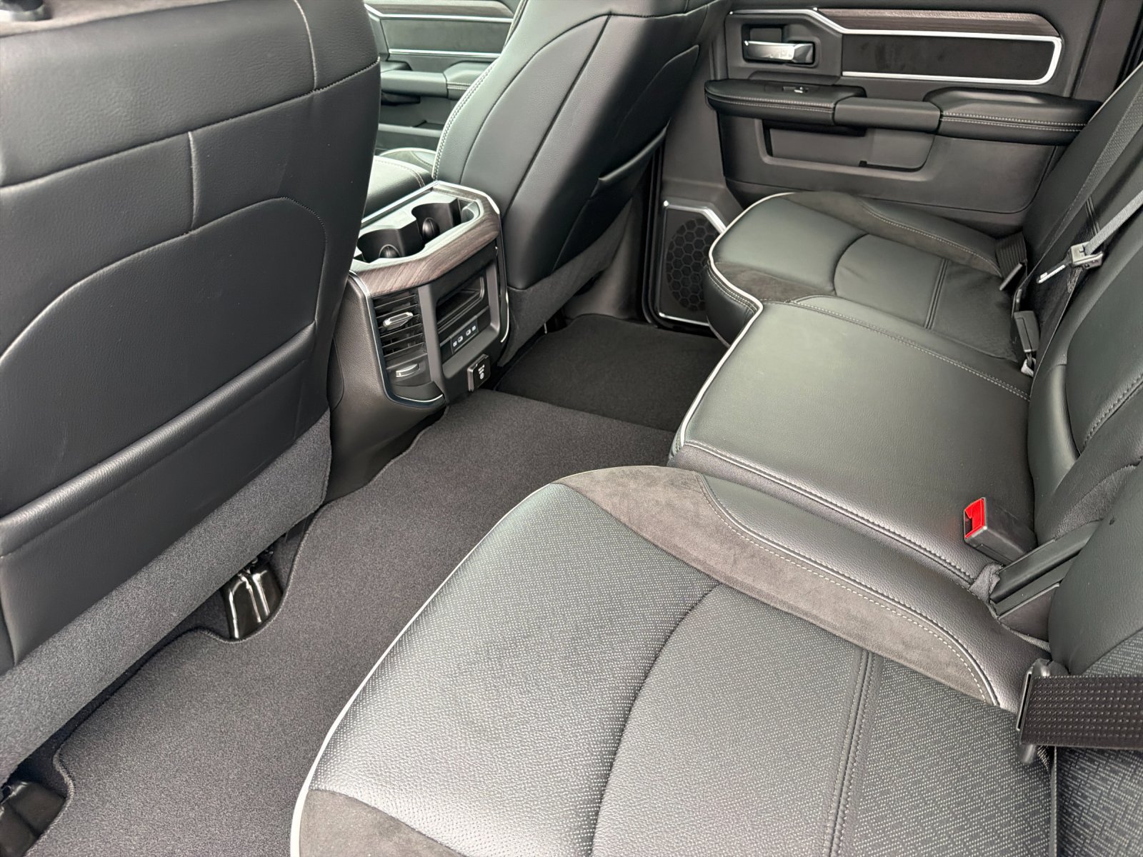 New 2027 RAM 2500 Laramie w/ Night Edition AWD/4WD image 12