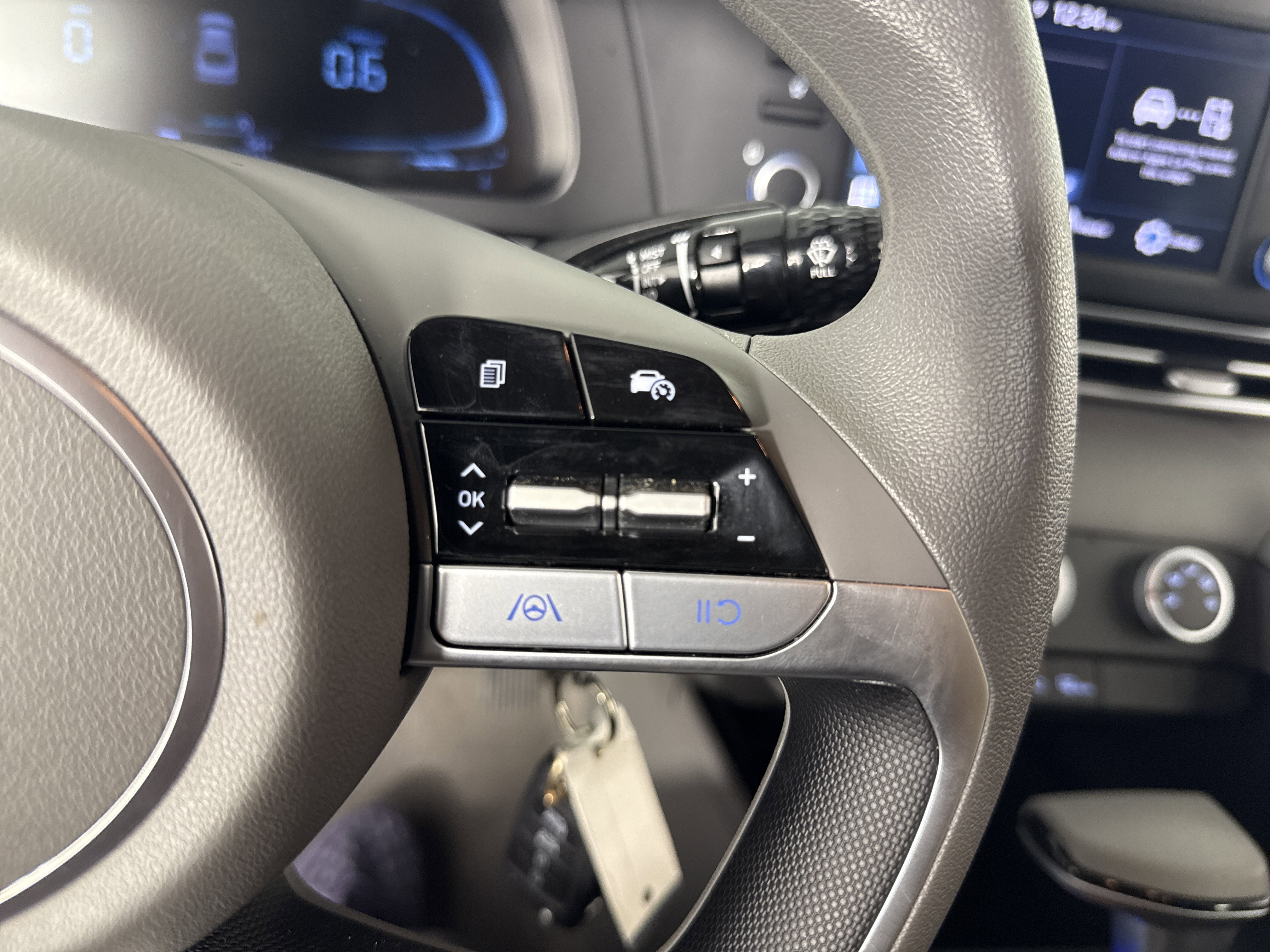 Used 2024 Hyundai Elantra SE image 31