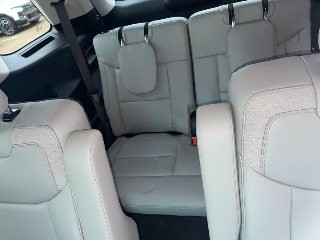 Used 2025 Ford Explorer Active w/ Active Comfort Package image 19