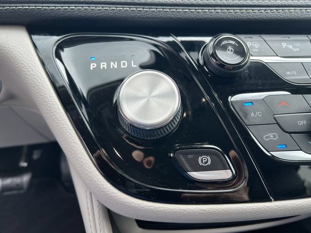 Used 2022 Chrysler Pacifica Limited FWD image 30