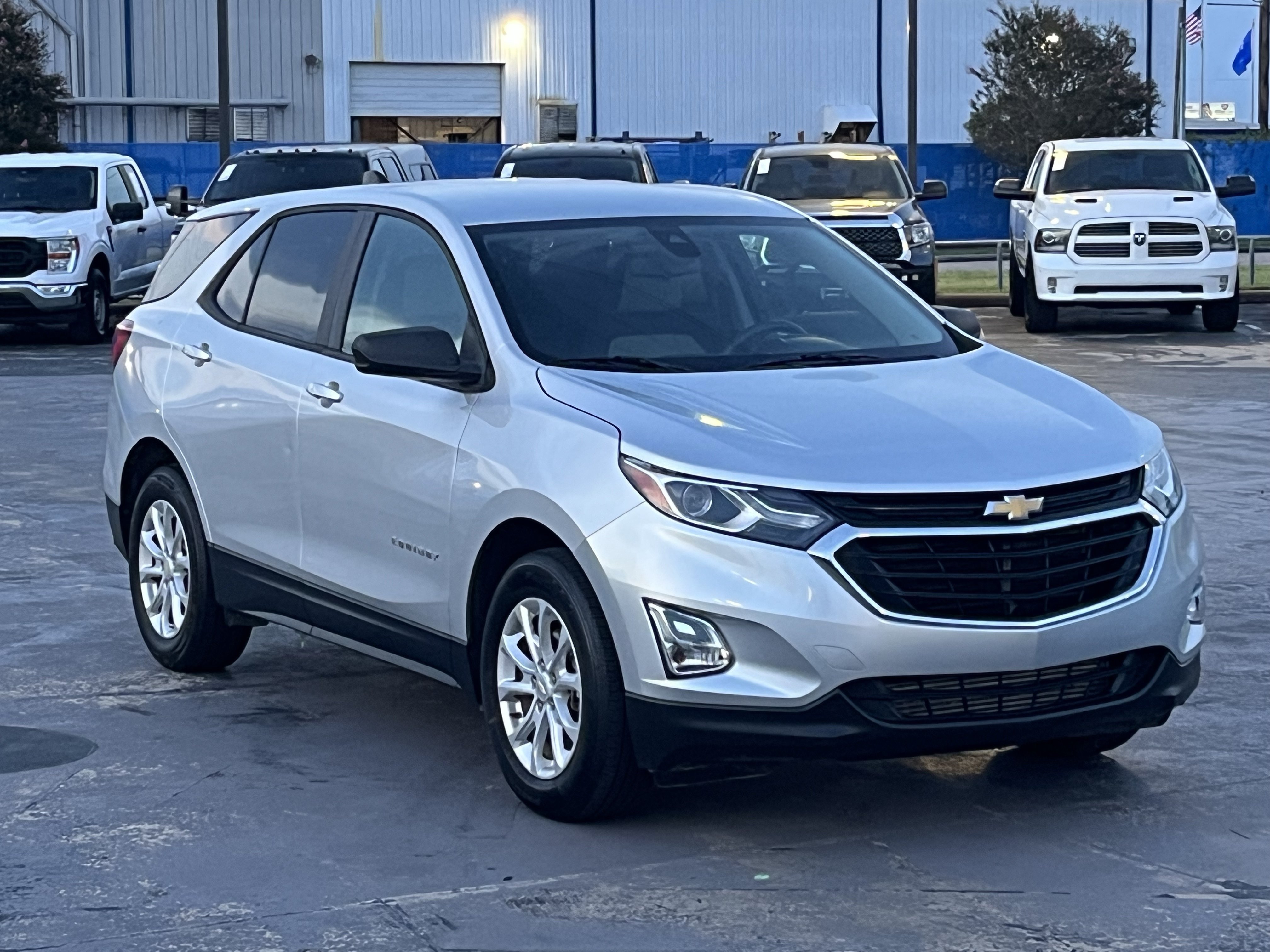 Used 2021 Chevrolet Equinox LS w/ LS Convenience Package FWD image 5