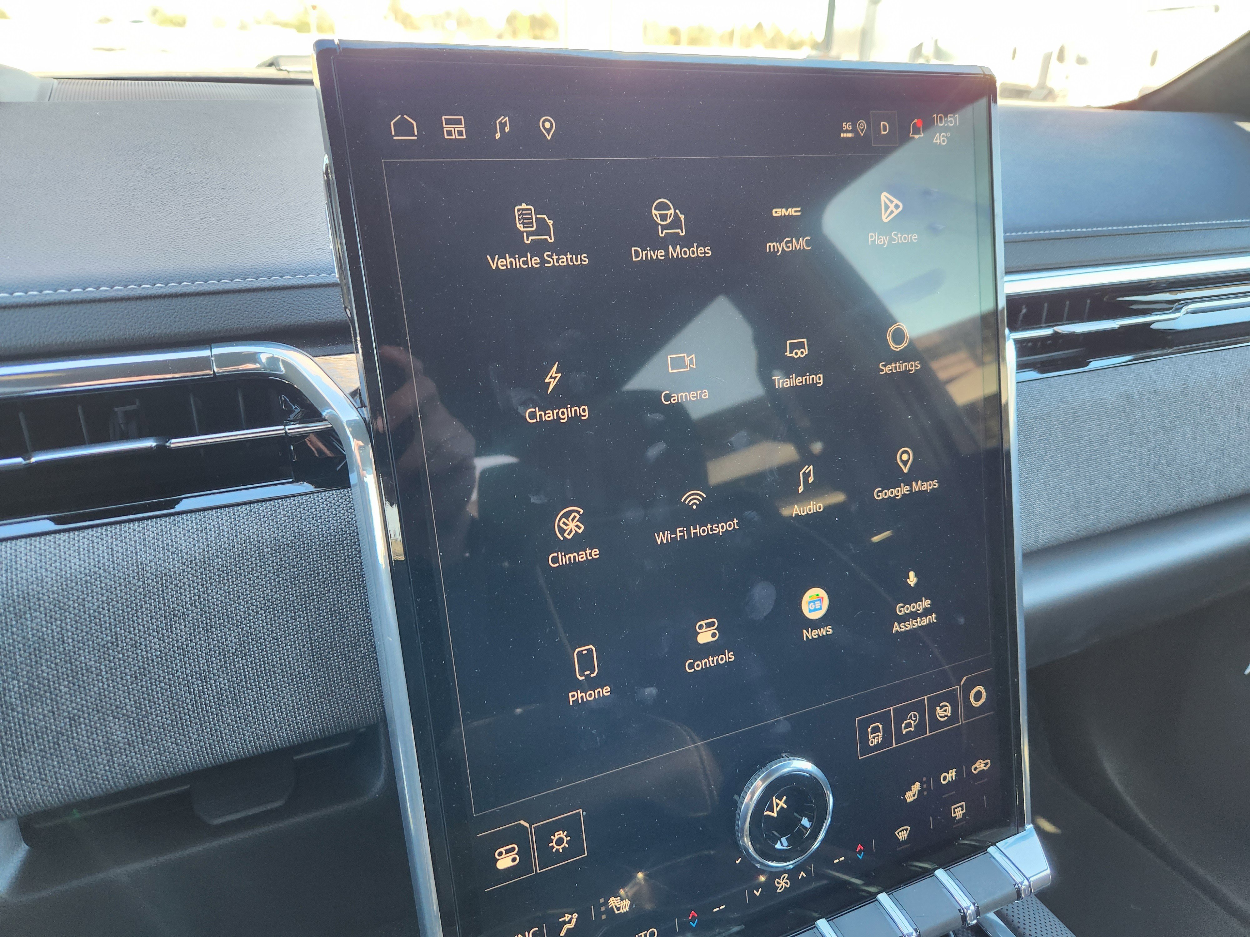 New 2026 GMC Sierra EV Elevation w/ LPO, Elevation Dark Package image 25