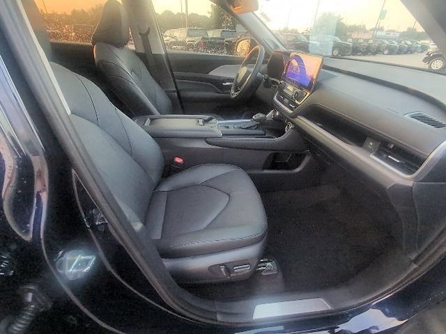 Used 2026 Toyota Grand Highlander FWD image 3