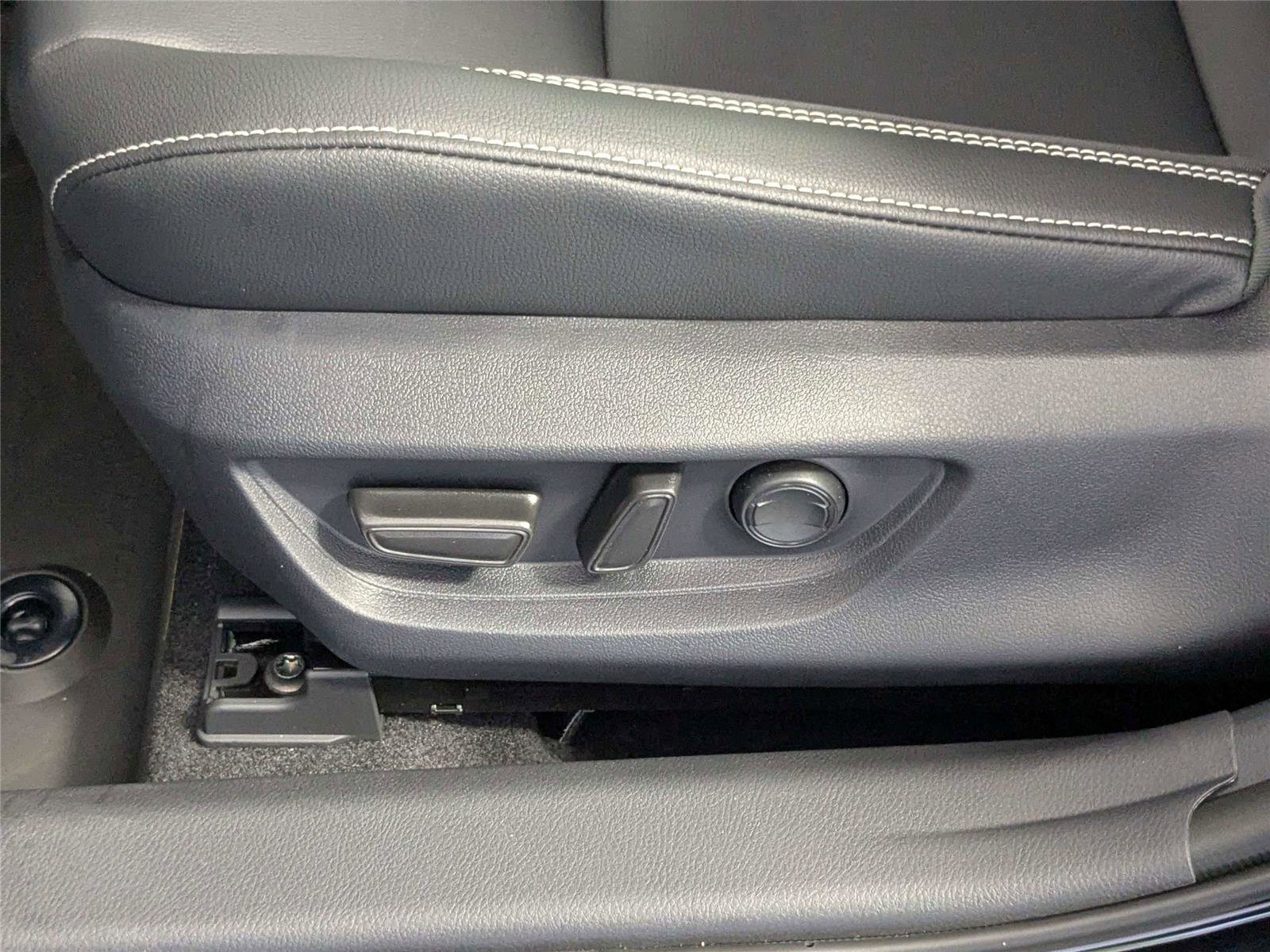 New 2026 Toyota Camry Hybrid FWD image 12