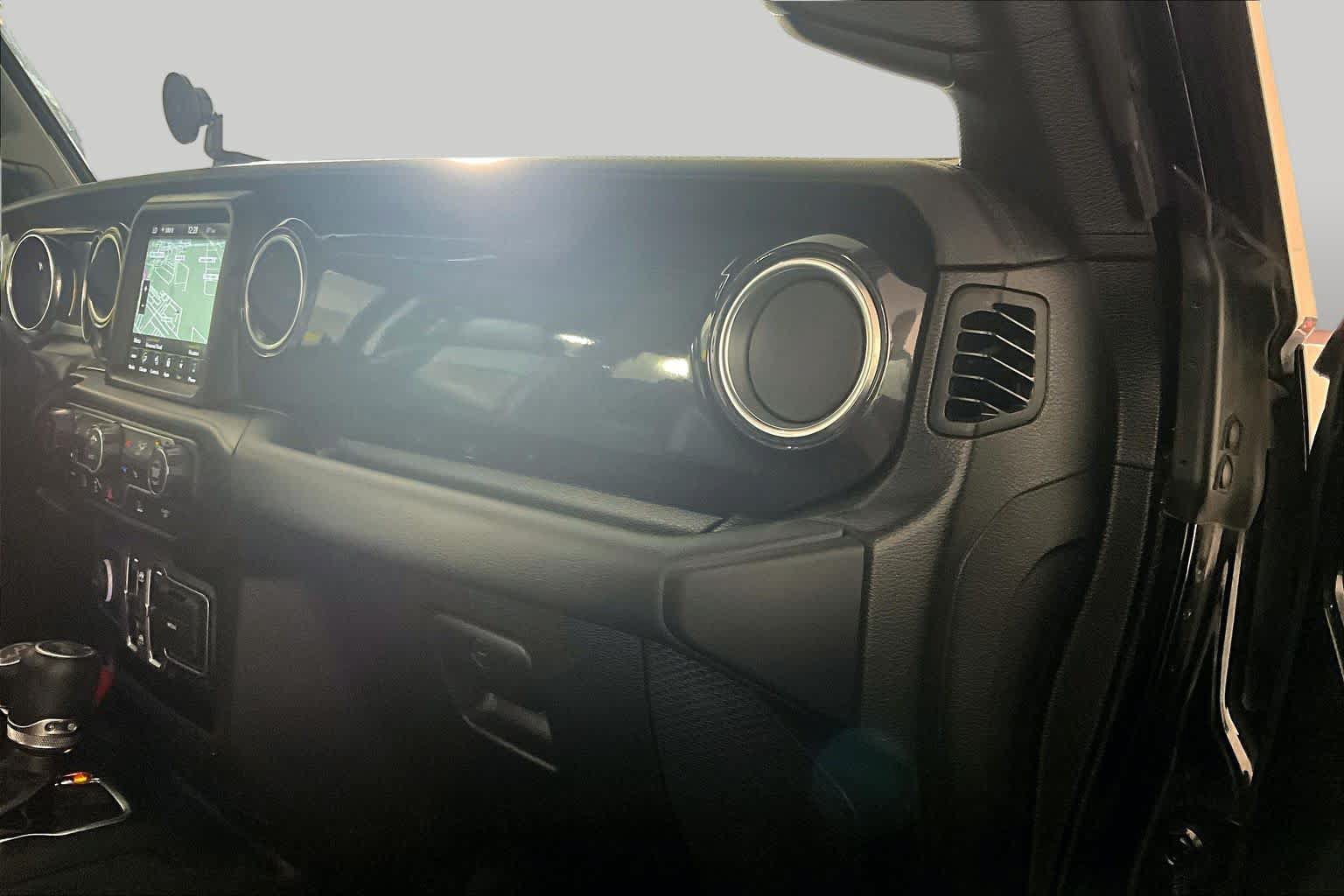 Used 2023 Jeep Wrangler Unlimited Sahara AWD/4WD image 17