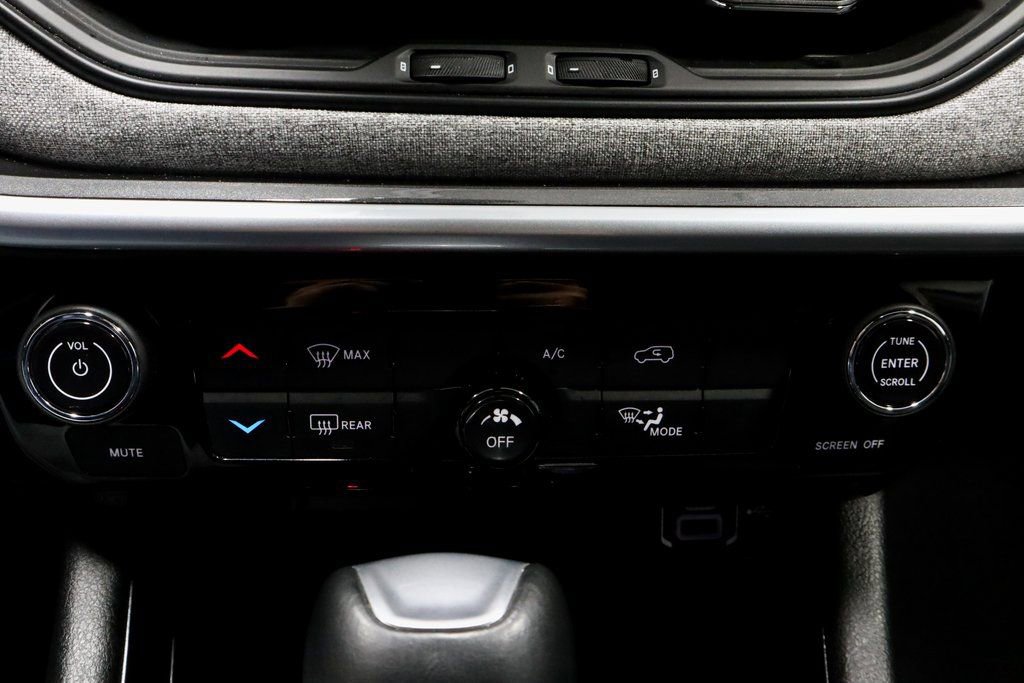 Used 2025 Jeep Compass Latitude image 29