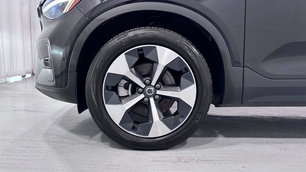 Certified 2025 Volvo XC40 B5 Plus AWD/4WD image 29