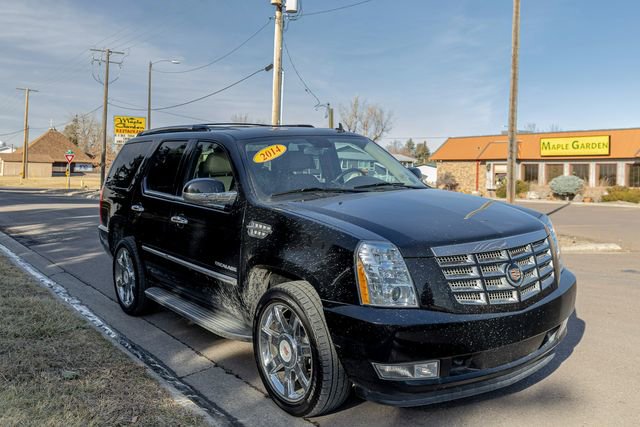 Used 2014 Cadillac Escalade Luxury image 3