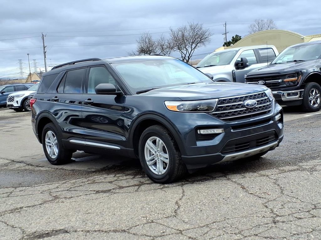 Used 2024 Ford Explorer XLT w/ Equipment Group 202A image 7