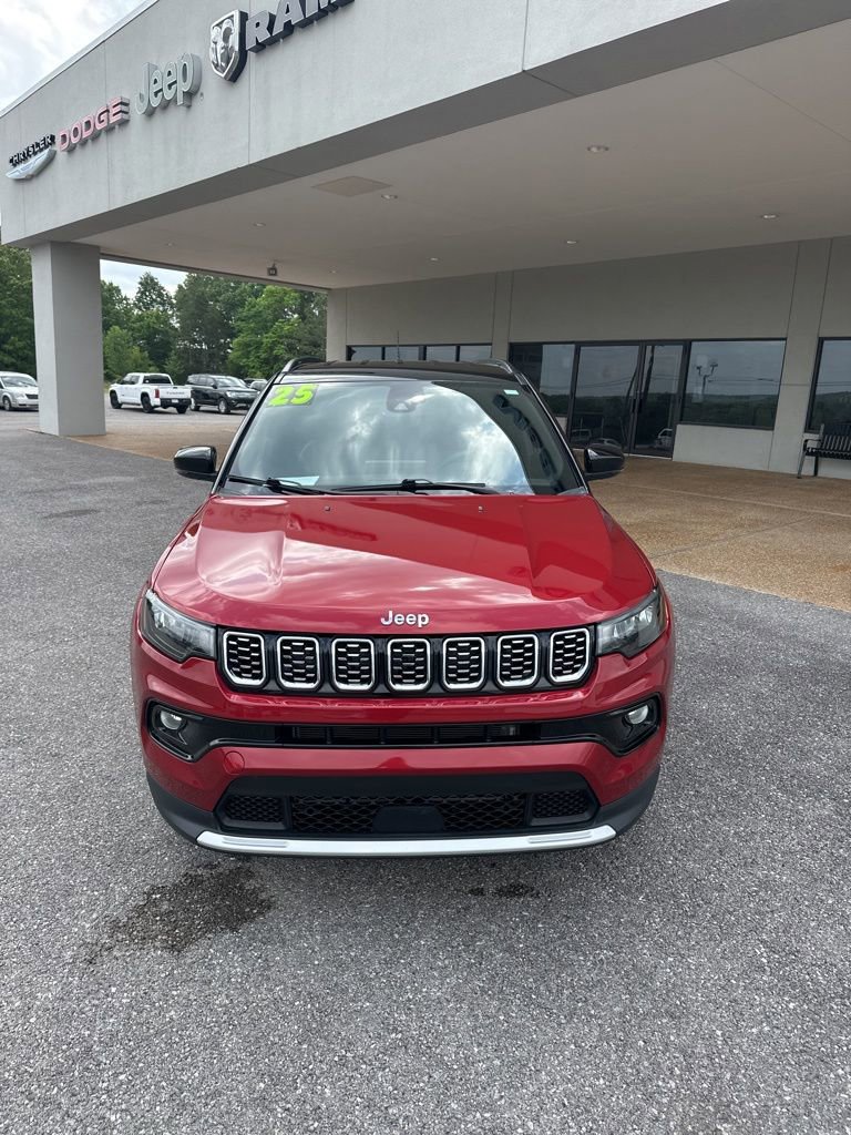 Used 2025 Jeep Compass Limited AWD/4WD image 2