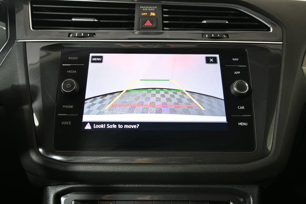 Used 2020 Volkswagen Tiguan SEL AWD/4WD image 28