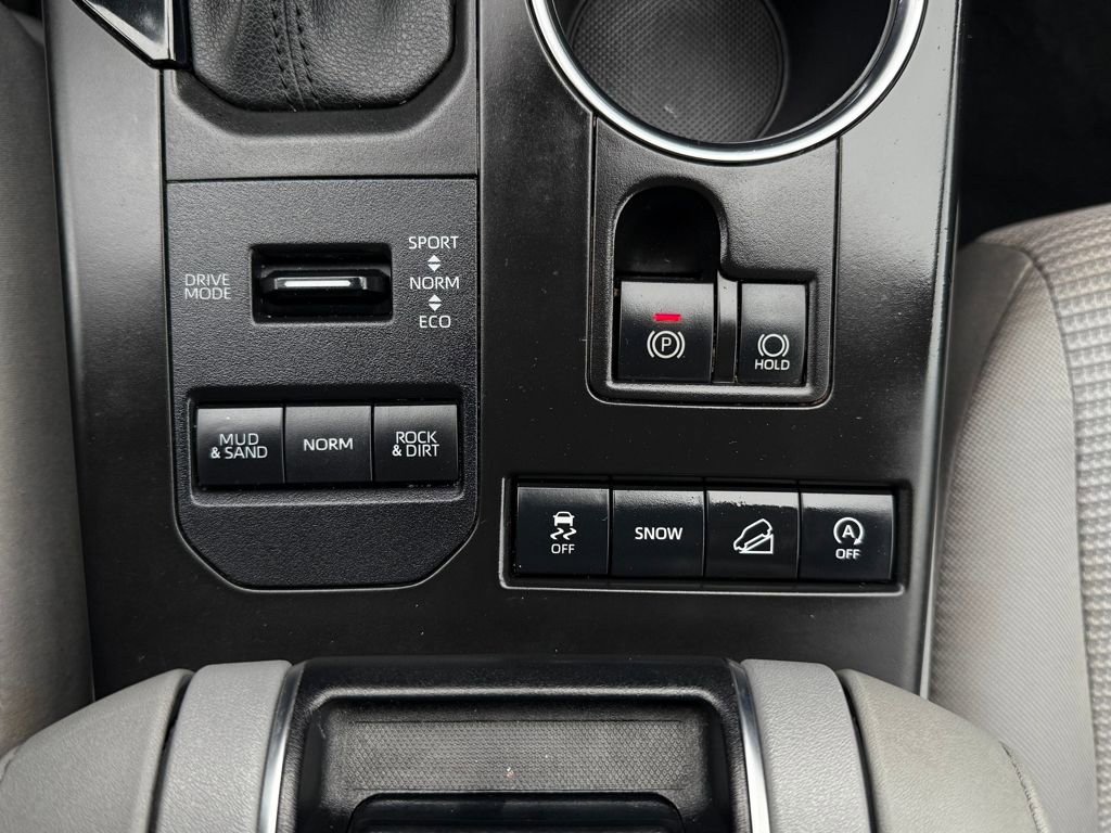 Used 2021 Toyota Highlander LE image 15