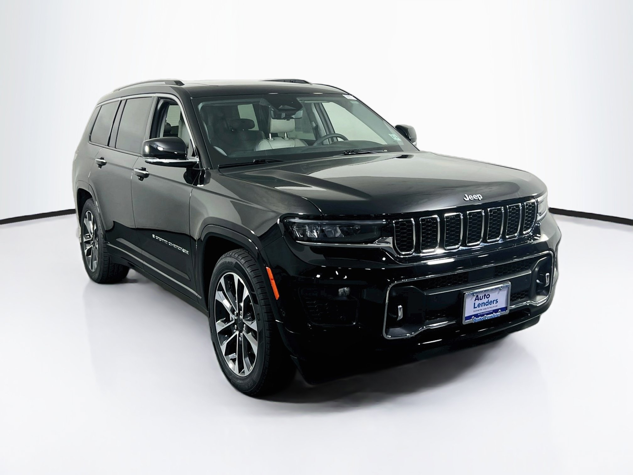 Used 2023 Jeep Grand Cherokee L Overland w/ Luxury Tech Group IV AWD/4WD image 3