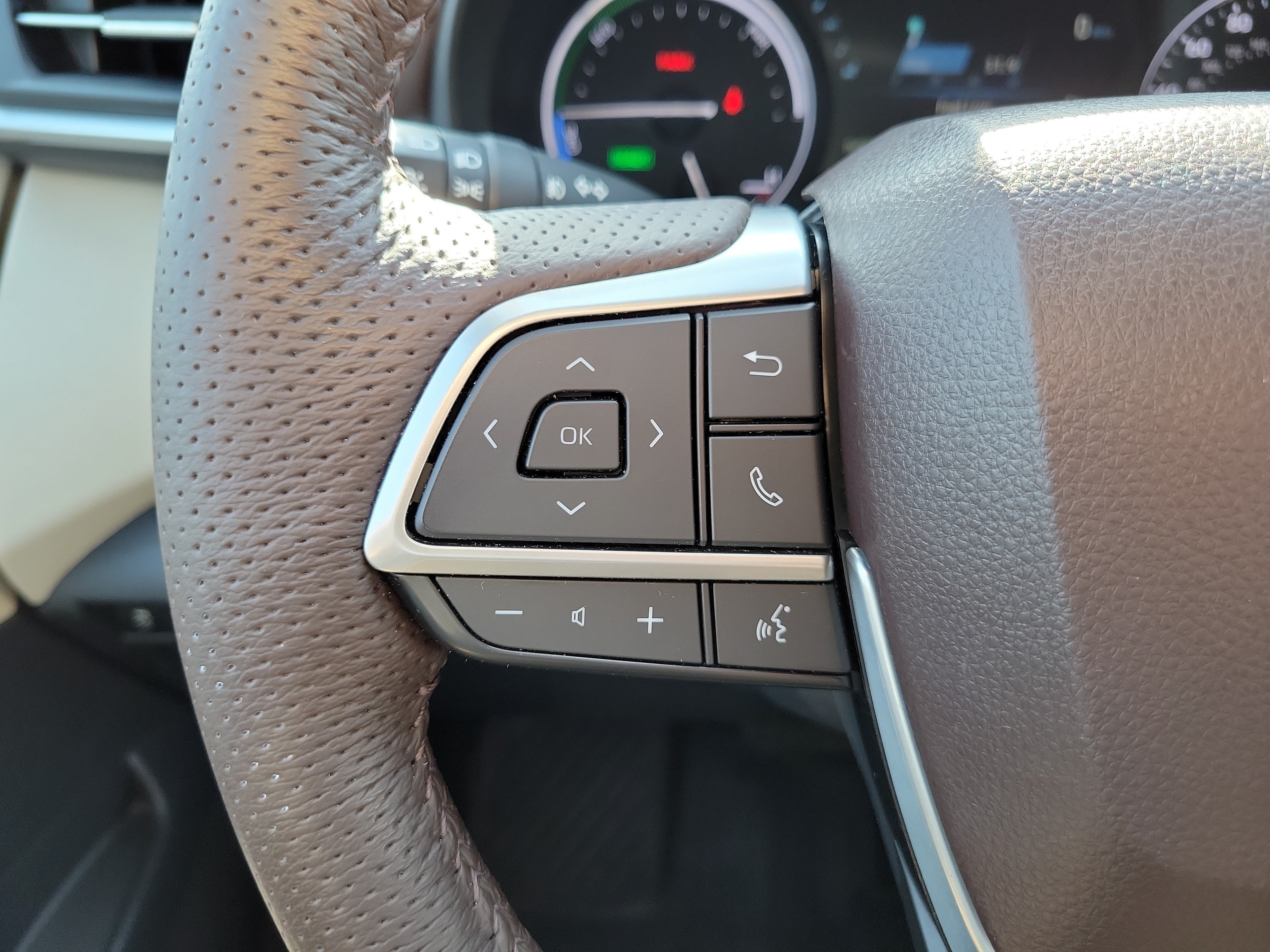 Used 2023 Toyota Sienna Platinum FWD image 30