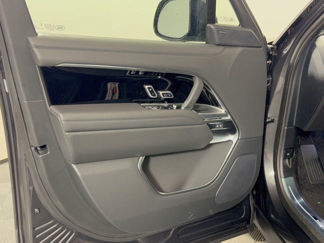 New 2026 Land Rover Range Rover SE AWD/4WD image 14