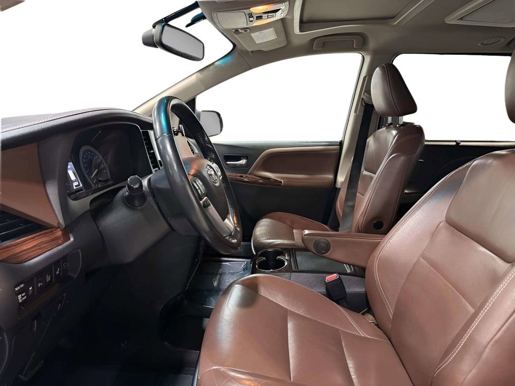 Used 2017 Toyota Sienna Limited AWD/4WD image 21