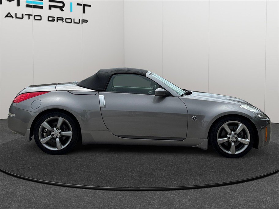 Used 2009 Nissan 350Z Touring RWD image 10