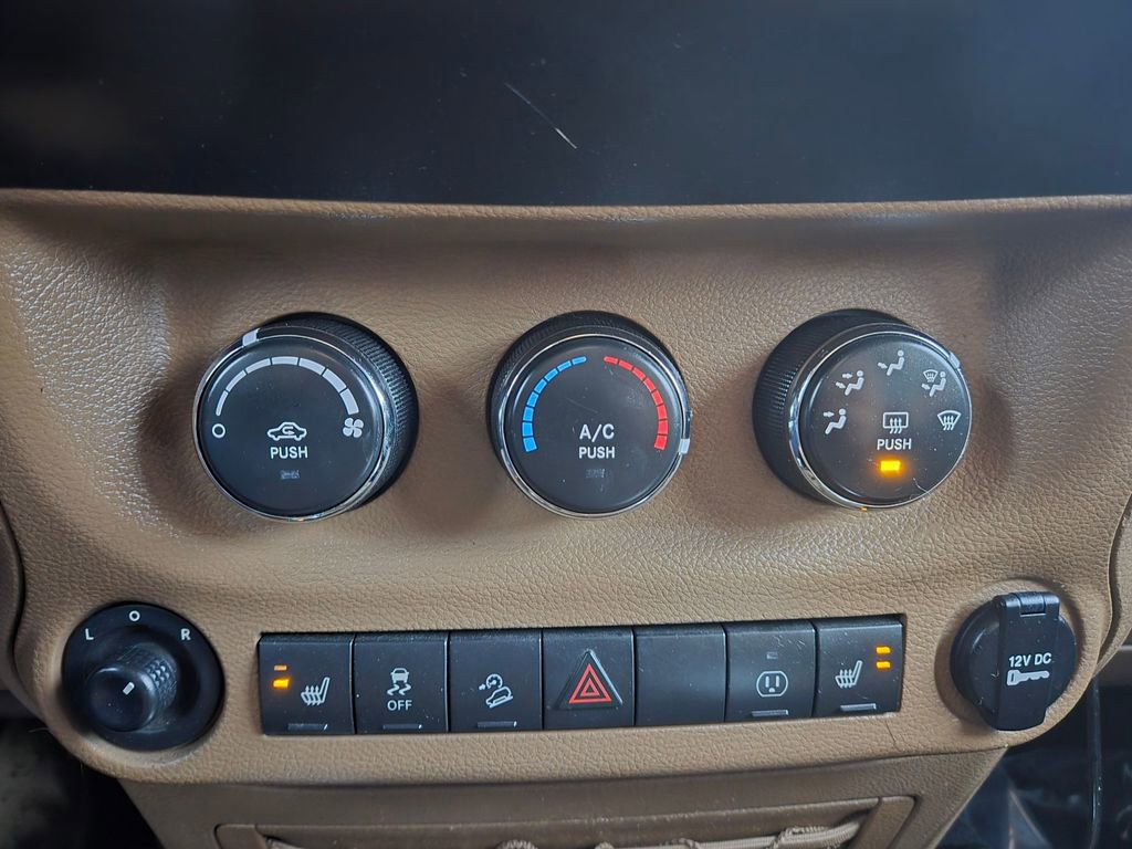 Used 2017 Jeep Wrangler Unlimited Sahara w/ Connectivity Group image 6