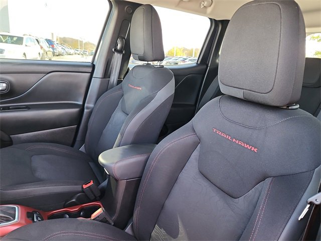 Used 2022 Jeep Renegade Trailhawk image 16