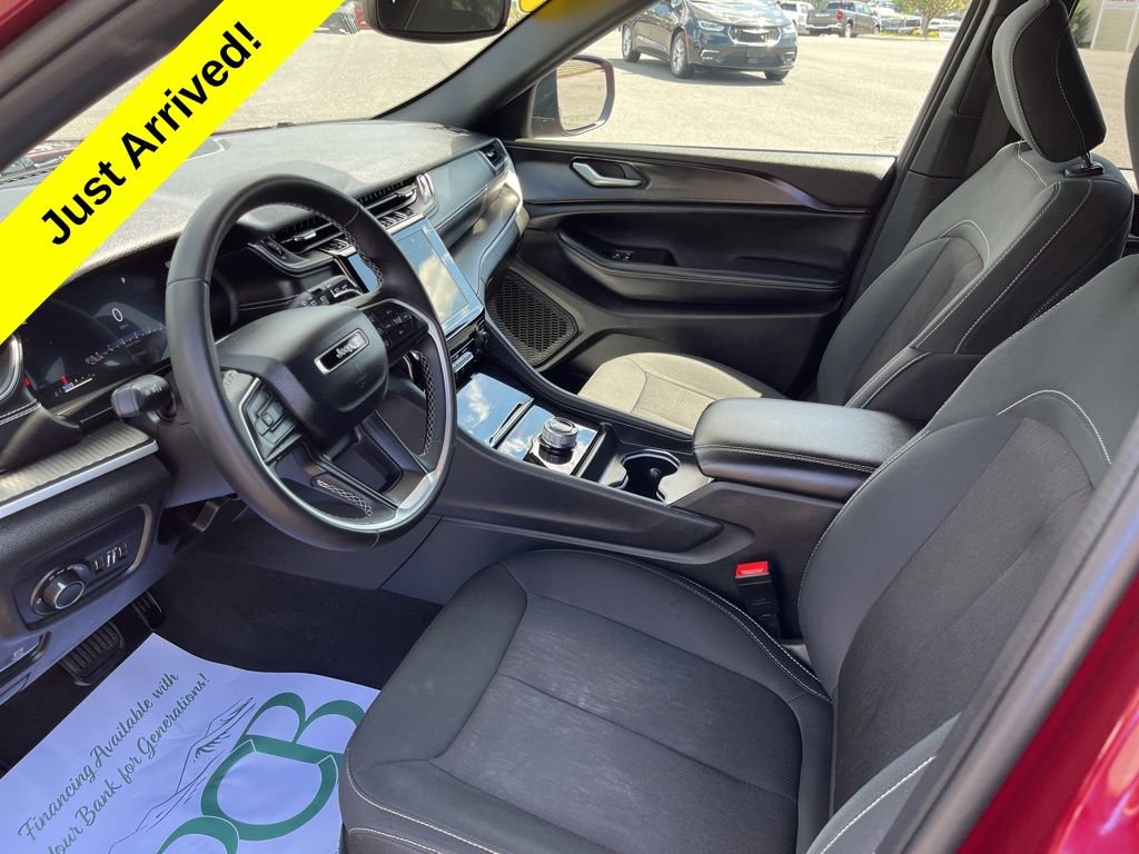 Used 2024 Jeep Grand Cherokee Laredo w/ Trailer Tow Package image 2