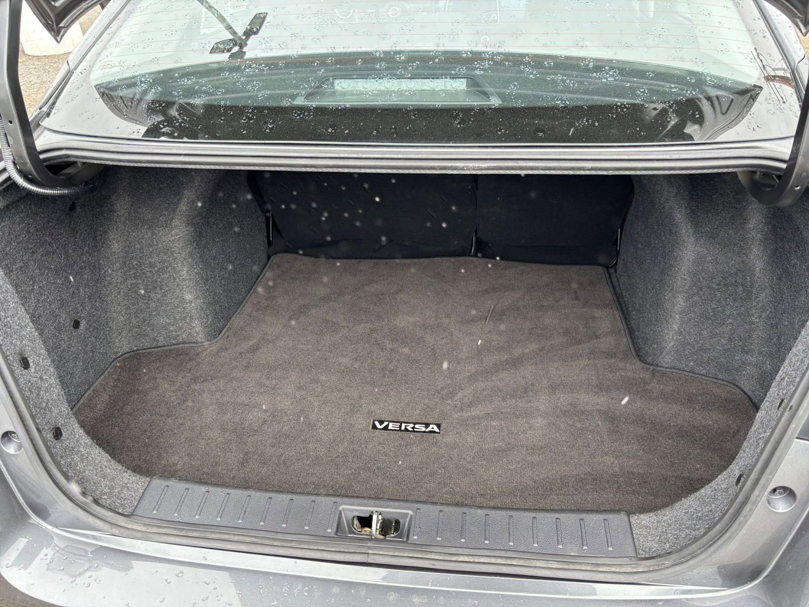 Used 2025 Nissan Versa SV image 29