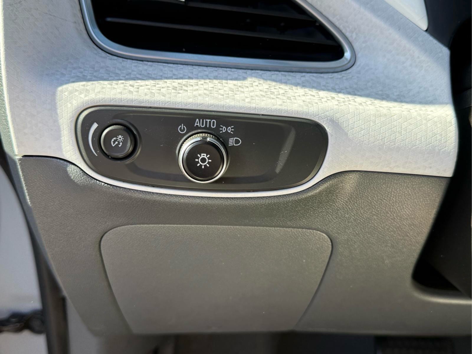 Used 2019 Chevrolet Bolt LT FWD image 22