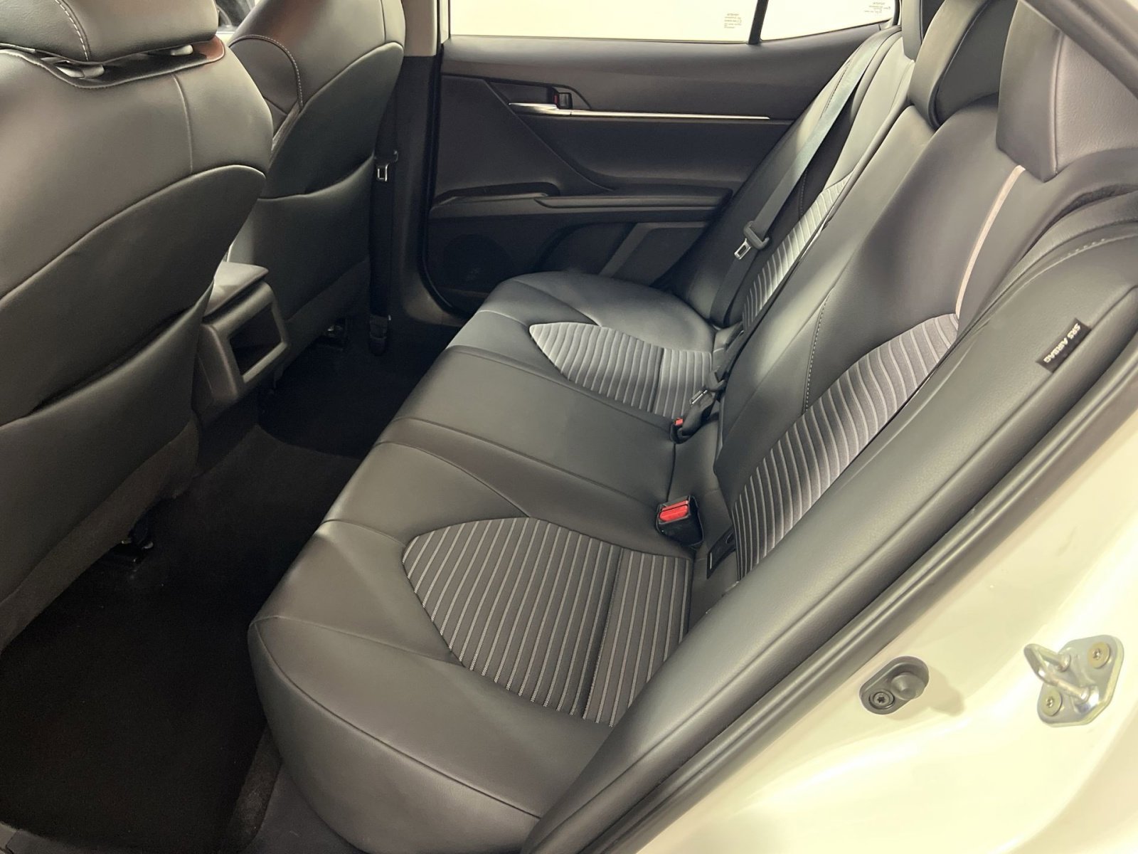 Used 2024 Toyota Camry SE image 25