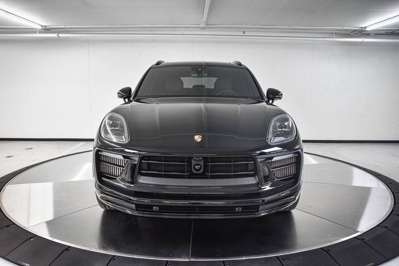 Certified 2025 Porsche Macan GTS image 10