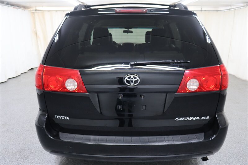 Used 2009 Toyota Sienna XLE FWD image 5