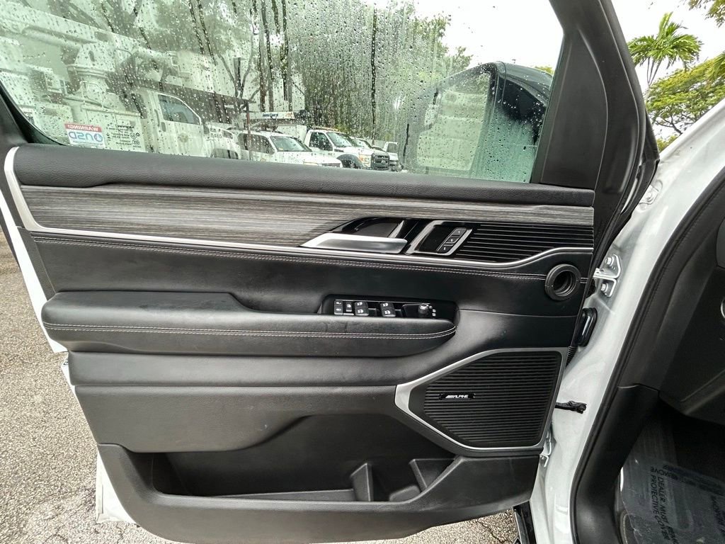 Used 2024 Jeep Wagoneer Series II w/ Flexible Seating Group image 16