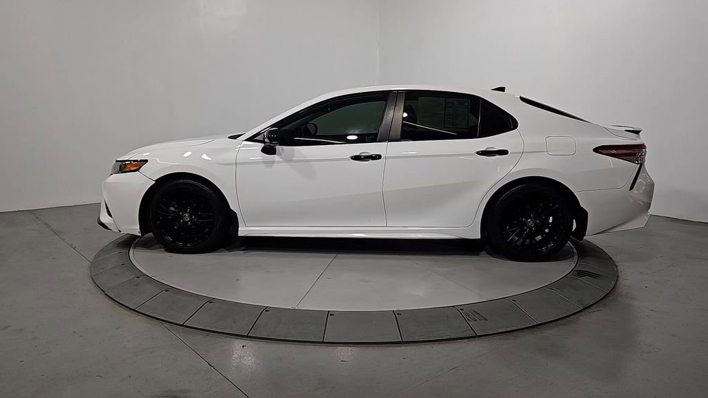 Used 2020 Toyota Camry SE image 2