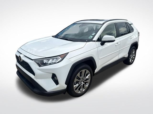 Used 2020 Toyota RAV4 XLE Premium FWD image 3