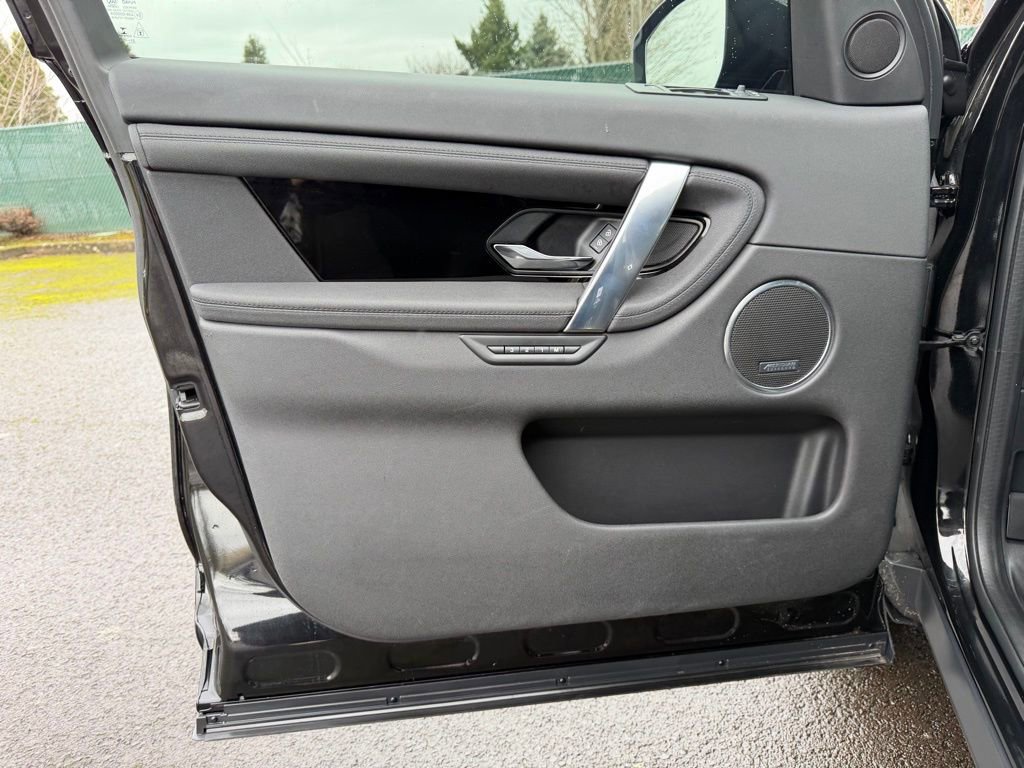 Used 2023 Land Rover Discovery Sport SE image 12